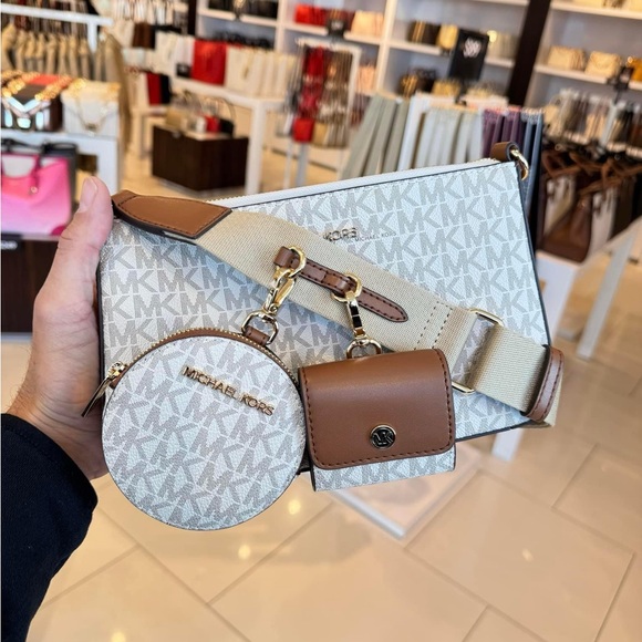 Michael Kors Vanilla Crossbody with Tech Attachment - Picture 3 of 7